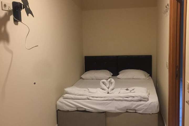 Room 5 of 15