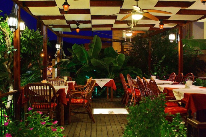 Dining 17 of 23