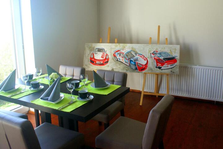 Dining 21 of 42