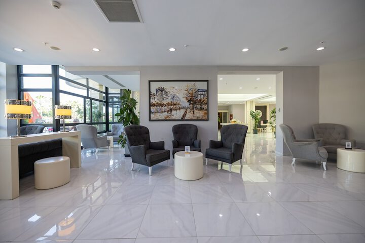 Entrance & Lobby