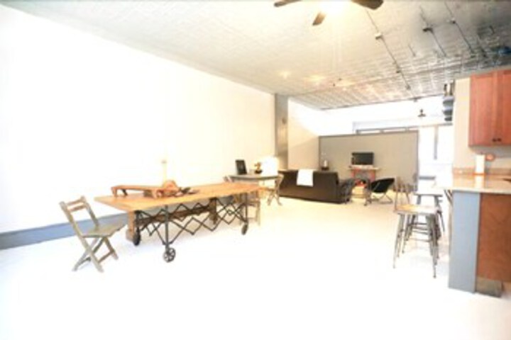 Room 16 of 19