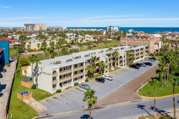 2 Bed 2 Bath Condo by Beach with Resort Pool in South Padre Island, TX