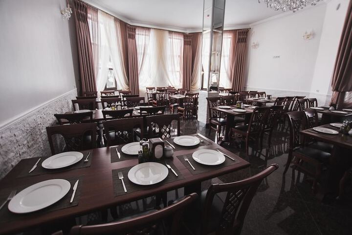 Dining 27 of 35