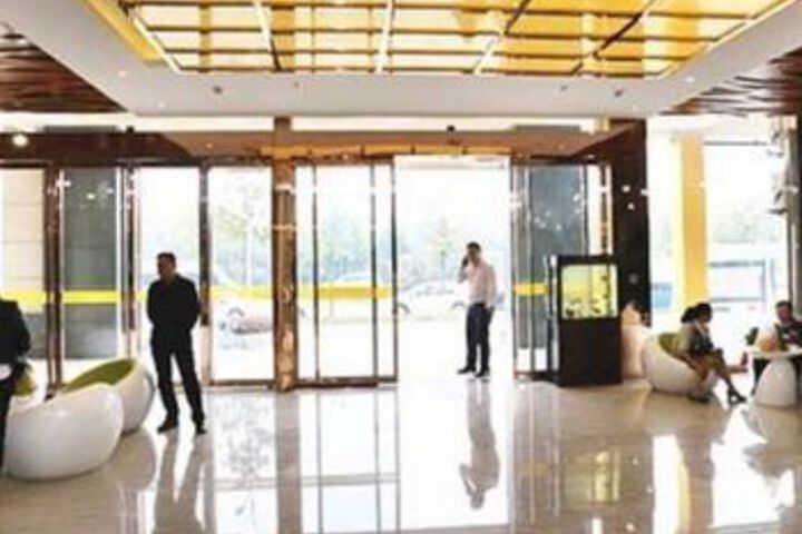 Chutian Lemon Tree Theme Hotel