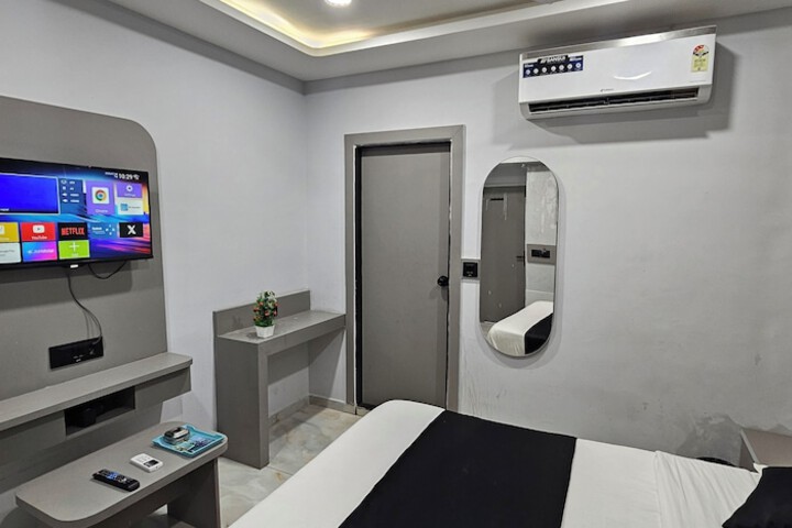 Room 8 of 25