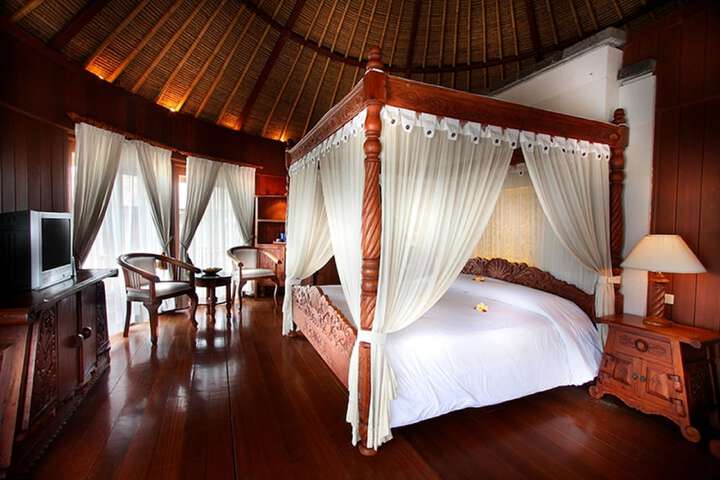 Room 8 of 28