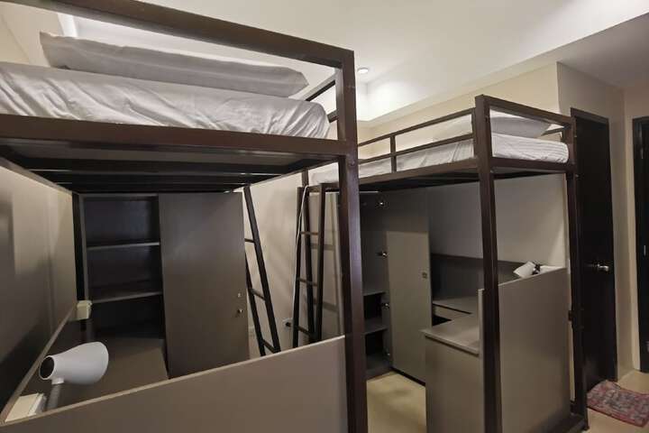 Room 17 of 34