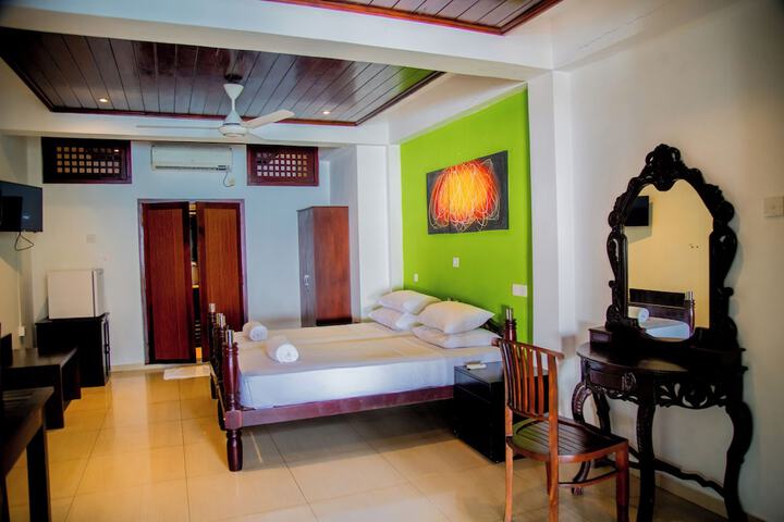 Room 2 of 29