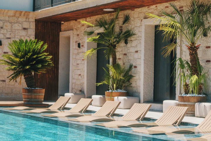 Pool 84 of 101