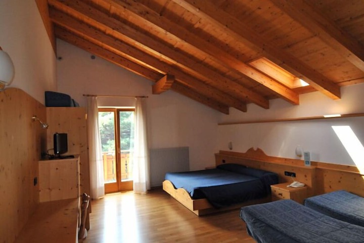 Room 5 of 15