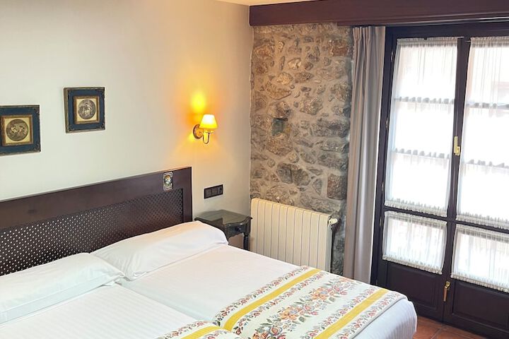 Room 10 of 16