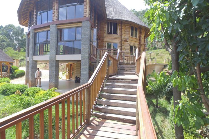 Trackers Safari Lodge Bwindi