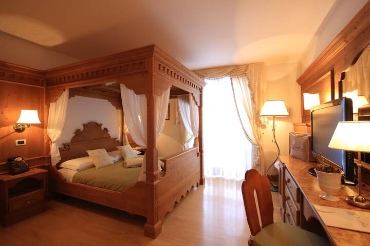 Room 12 of 33