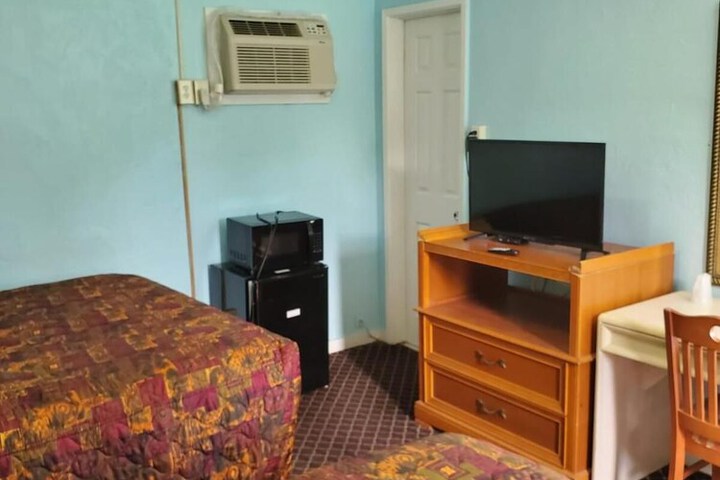 Room 14 of 22