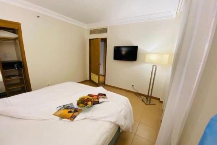Room 4 of 18