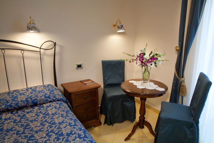 Room 28 of 72