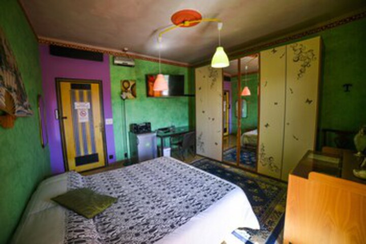 Room 20 of 34