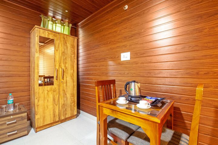 Room 9 of 34