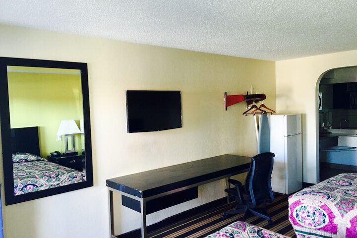 Room 5 of 12