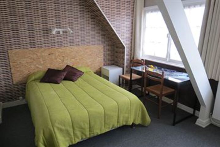 Room 16 of 33