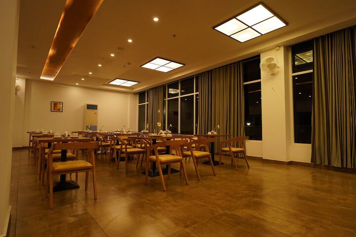 Dining 59 of 209