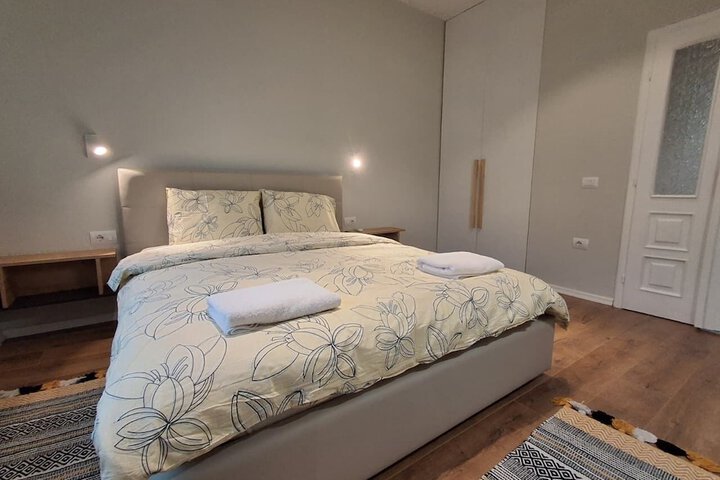 Room 8 of 19