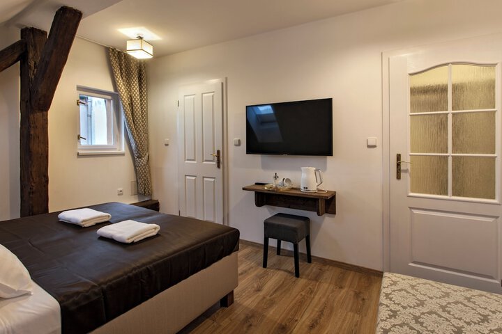 Room 25 of 93