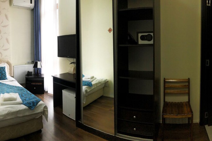Room 32 of 66