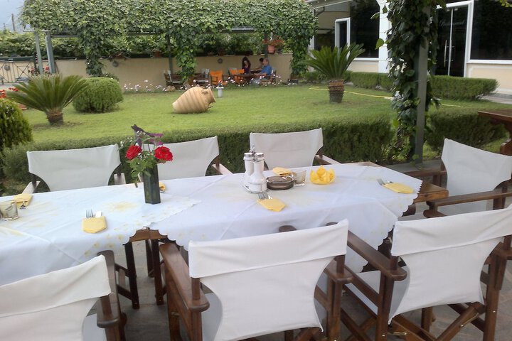 Dining 37 of 58