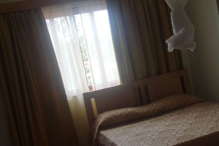 Room 3 of 8