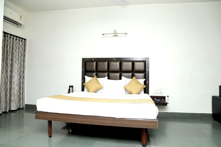 Room 11 of 94