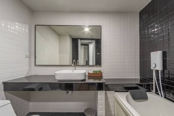 Room 16 of 28