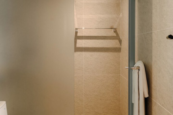 Room 13 of 216