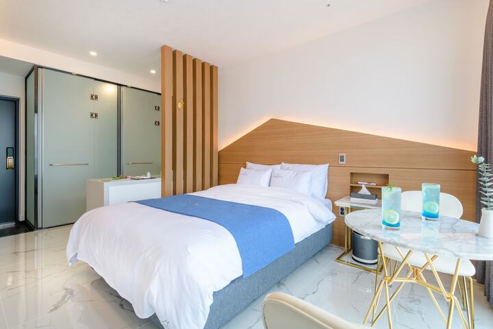 Room 10 of 35