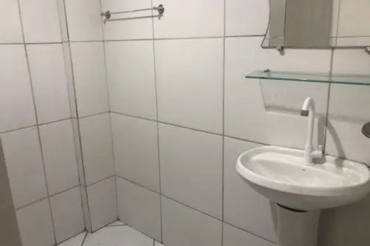 Room 6 of 14
