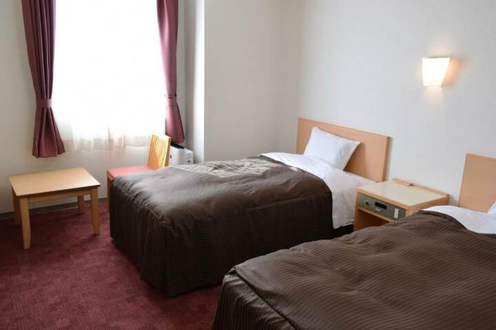 Room 11 of 32
