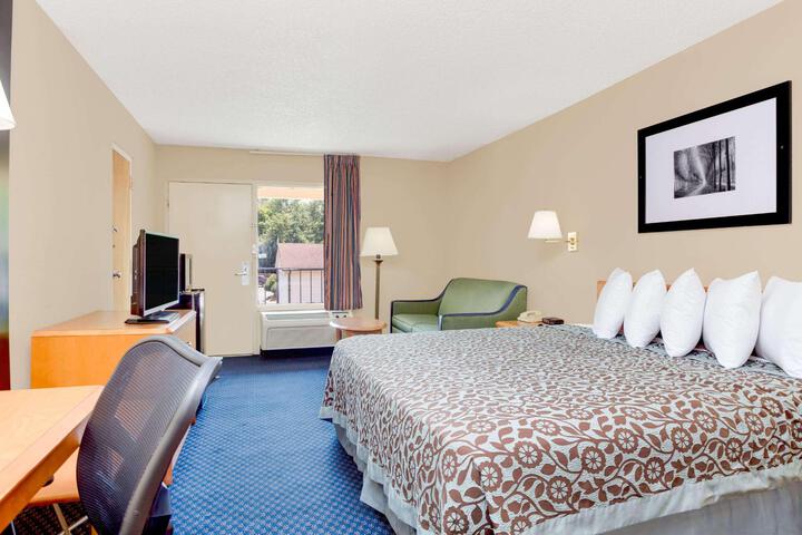 1 King Bed (1 of 5)
