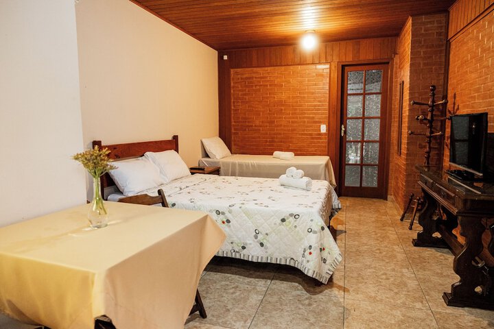 Room 4 of 16