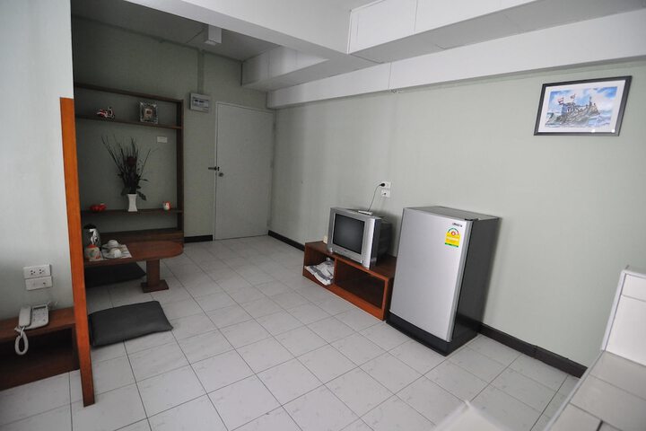 Room 8 of 9