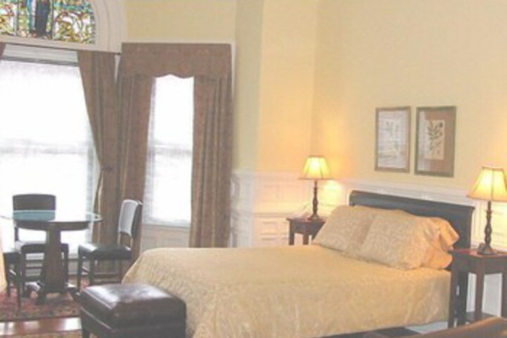 Room 5 of 12