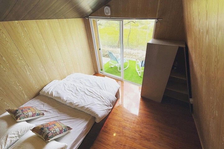 Room 4 of 8