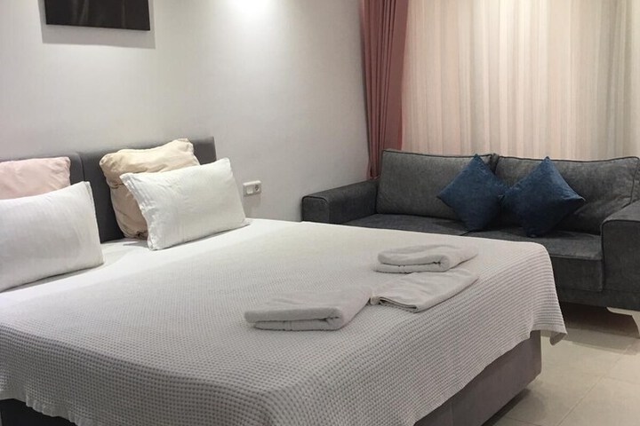 Room 9 of 48