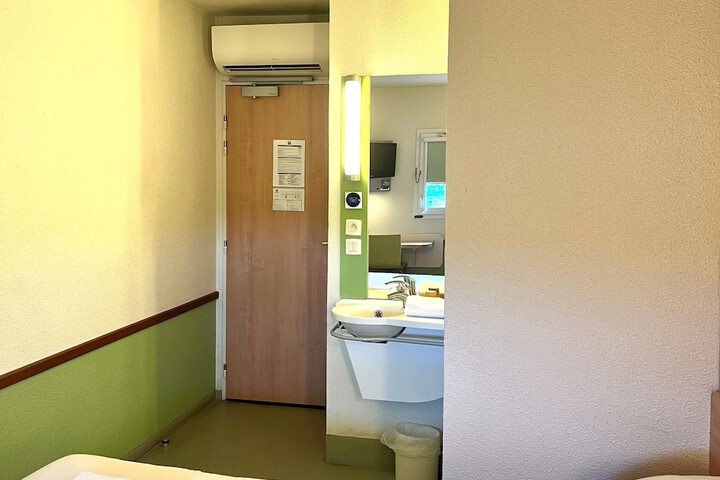 Room 19 of 49