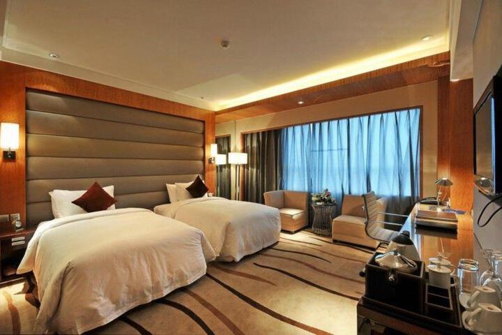 Room 5 of 33