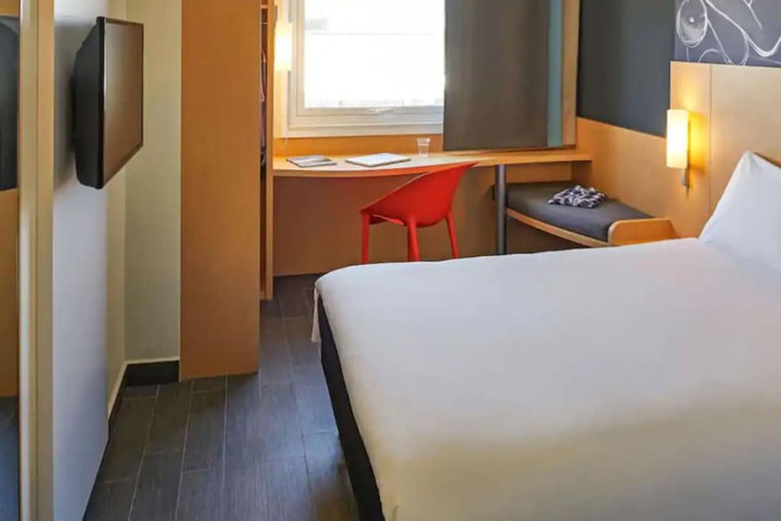 Room 5 of 24
