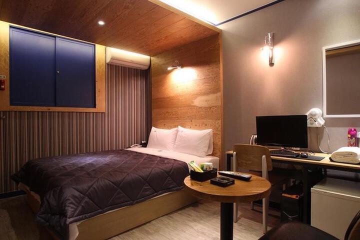 Room 2 of 9