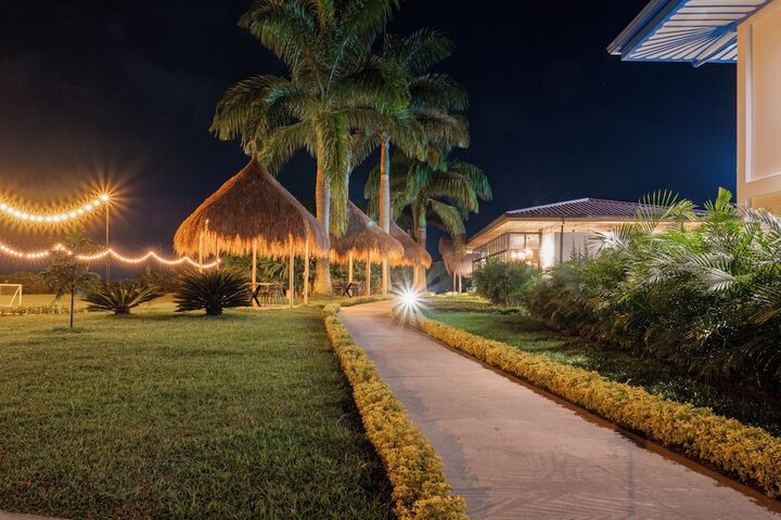 Hotel Exterior 97 of 103