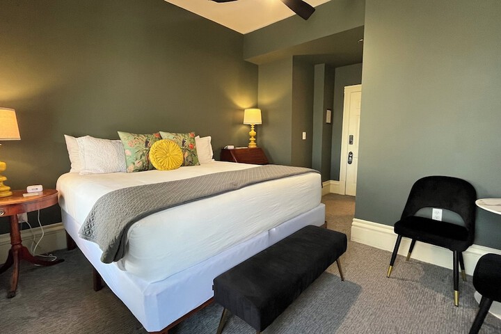 Room 17 of 32