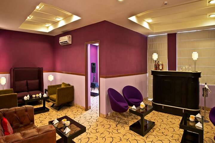 Lounge 16 of 24
