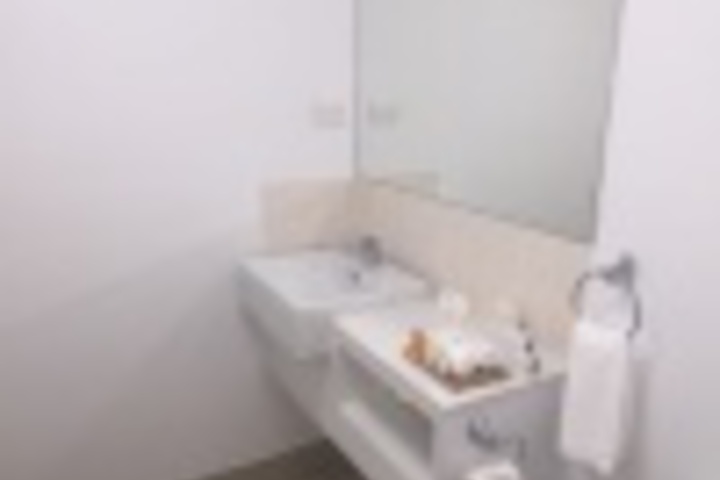 Room 183 of 204